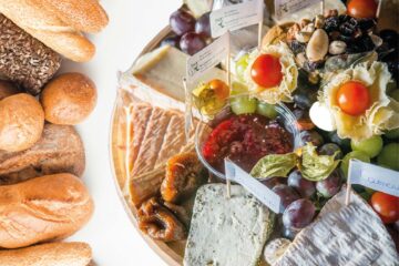 Kaasplank "Suprême" met broodassortiment<br><br><small>vanaf € 27,75 per persoon</small>
