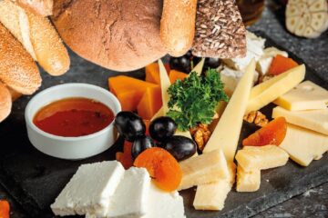 Dessert Kaasplank met broodassortiment<br><br><small>Vanaf 4 personen</small>