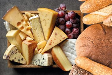 Kaaspakket "Tradition" met broodassortiment<br><br><small>€ 14,25 per persoon</small>